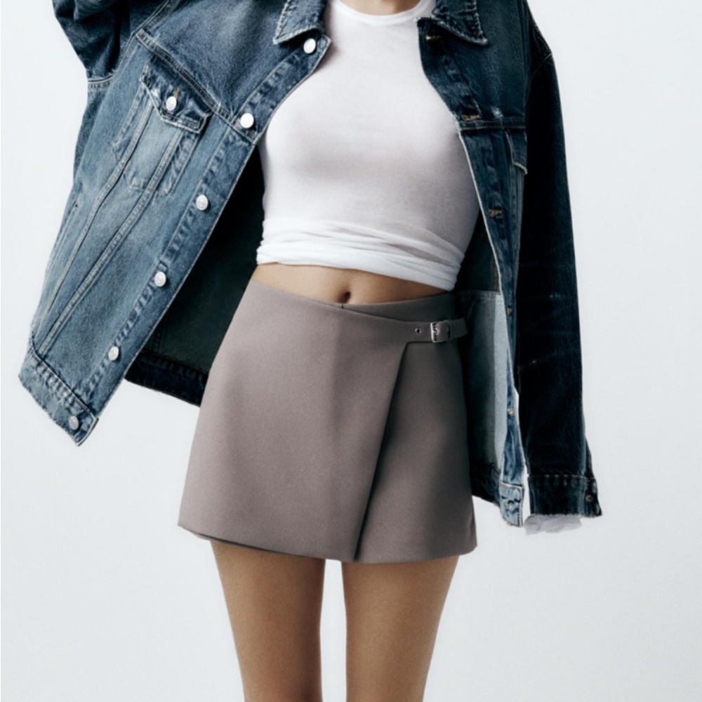 ZARA SKORT // (L) Grey/taupe asymmetrical Zara skirt